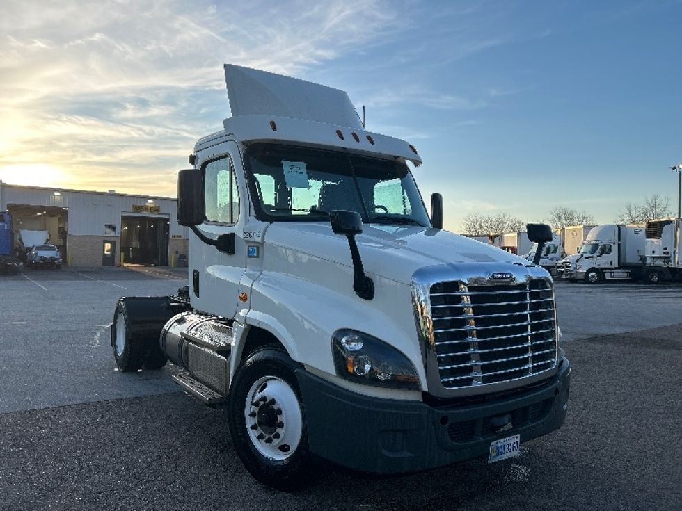 Day Cab Tractor-Heavy Duty Tractors-Freightliner-2019-Cascadia 12542ST-Cleveland-TN-367,933\n\t\tmiles-$ 36,750 - Image 1