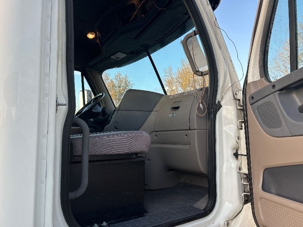 Day Cab Tractor-Heavy Duty Tractors-Freightliner-2019-Cascadia 12542ST-Cleveland-TN-367,933\n\t\tmiles-$ 36,750 - Image 12