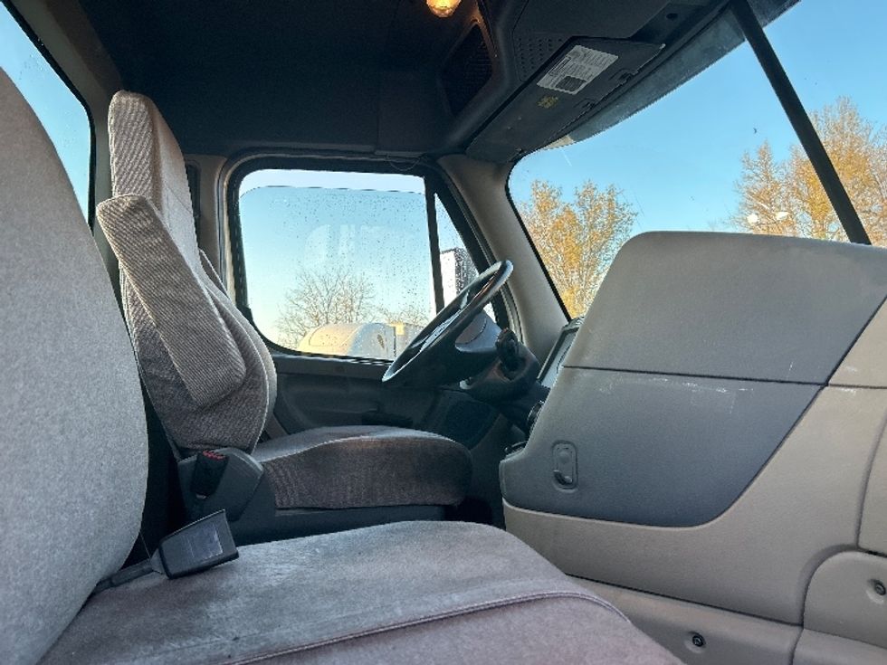 Day Cab Tractor-Heavy Duty Tractors-Freightliner-2019-Cascadia 12542ST-Cleveland-TN-367,933\n\t\tmiles-$ 36,750 - Image 14