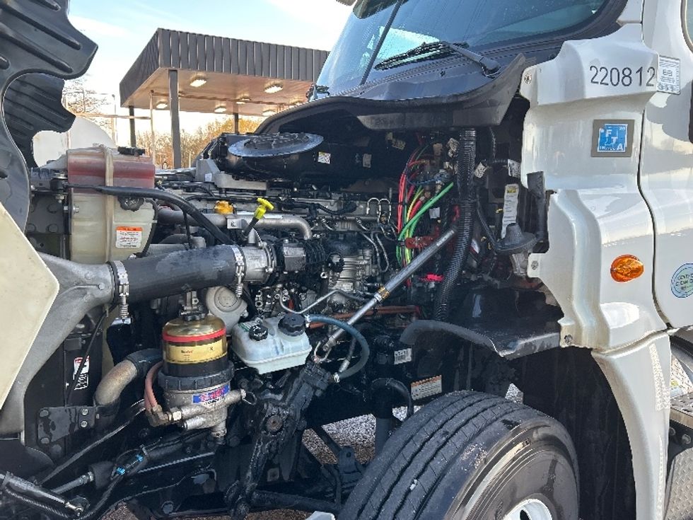 Day Cab Tractor-Heavy Duty Tractors-Freightliner-2019-Cascadia 12542ST-Cleveland-TN-367,933\n\t\tmiles-$ 36,750 - Image 16