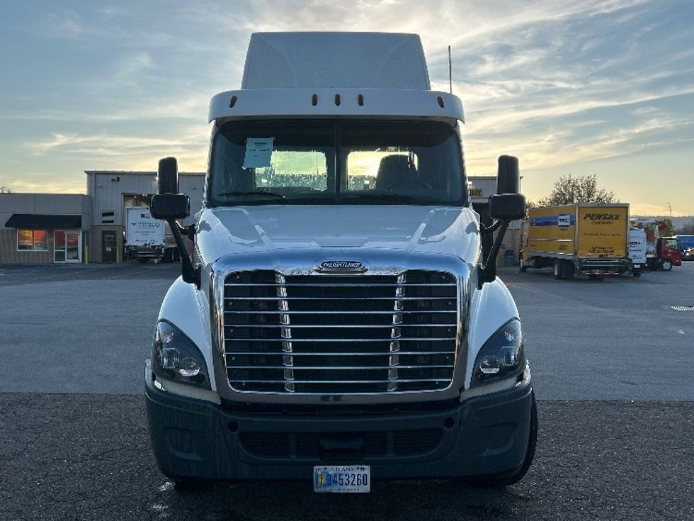 Day Cab Tractor-Heavy Duty Tractors-Freightliner-2019-Cascadia 12542ST-Cleveland-TN-367,933\n\t\tmiles-$ 36,750 - Image 2