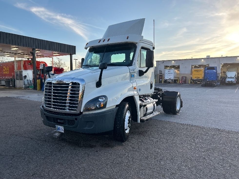 Day Cab Tractor-Heavy Duty Tractors-Freightliner-2019-Cascadia 12542ST-Cleveland-TN-367,933\n\t\tmiles-$ 36,750 - Image 3