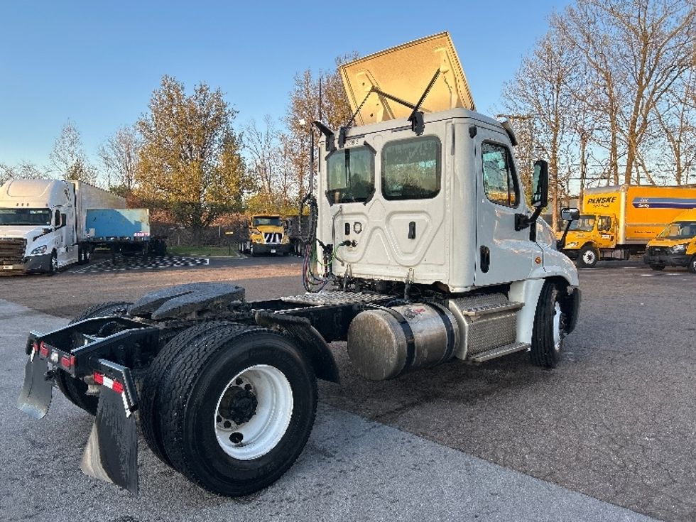 Day Cab Tractor-Heavy Duty Tractors-Freightliner-2019-Cascadia 12542ST-Cleveland-TN-367,933\n\t\tmiles-$ 36,750 - Image 7