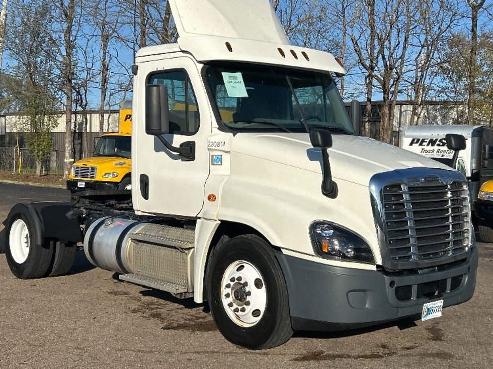 Day Cab Tractor-Heavy Duty Tractors-Freightliner-2019-Cascadia 12542ST-Cleveland-TN-408,679\n\t\tmiles-$ 34,500 - Image 1