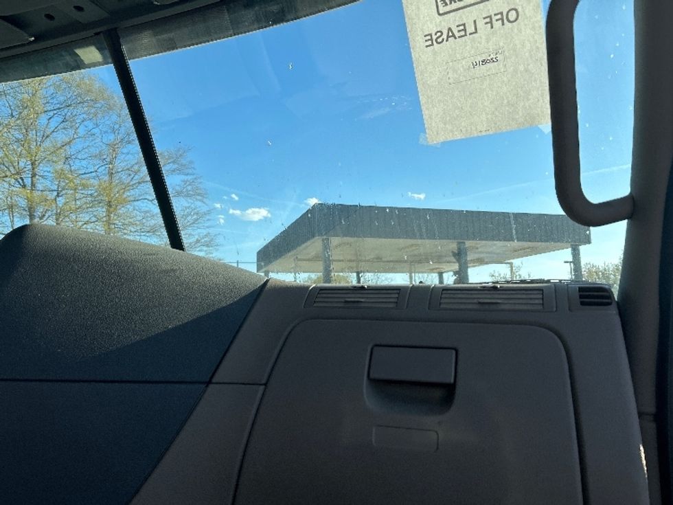 Day Cab Tractor-Heavy Duty Tractors-Freightliner-2019-Cascadia 12542ST-Cleveland-TN-408,679\n\t\tmiles-$ 34,500 - Image 13