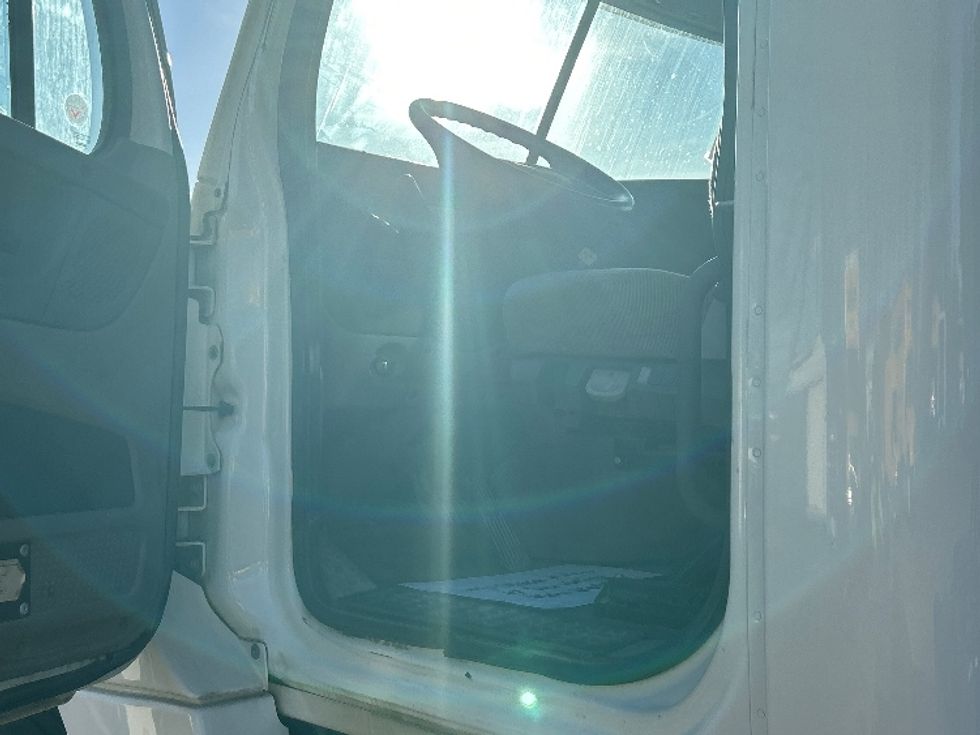 Day Cab Tractor-Heavy Duty Tractors-Freightliner-2019-Cascadia 12542ST-Cleveland-TN-408,679\n\t\tmiles-$ 34,500 - Image 9