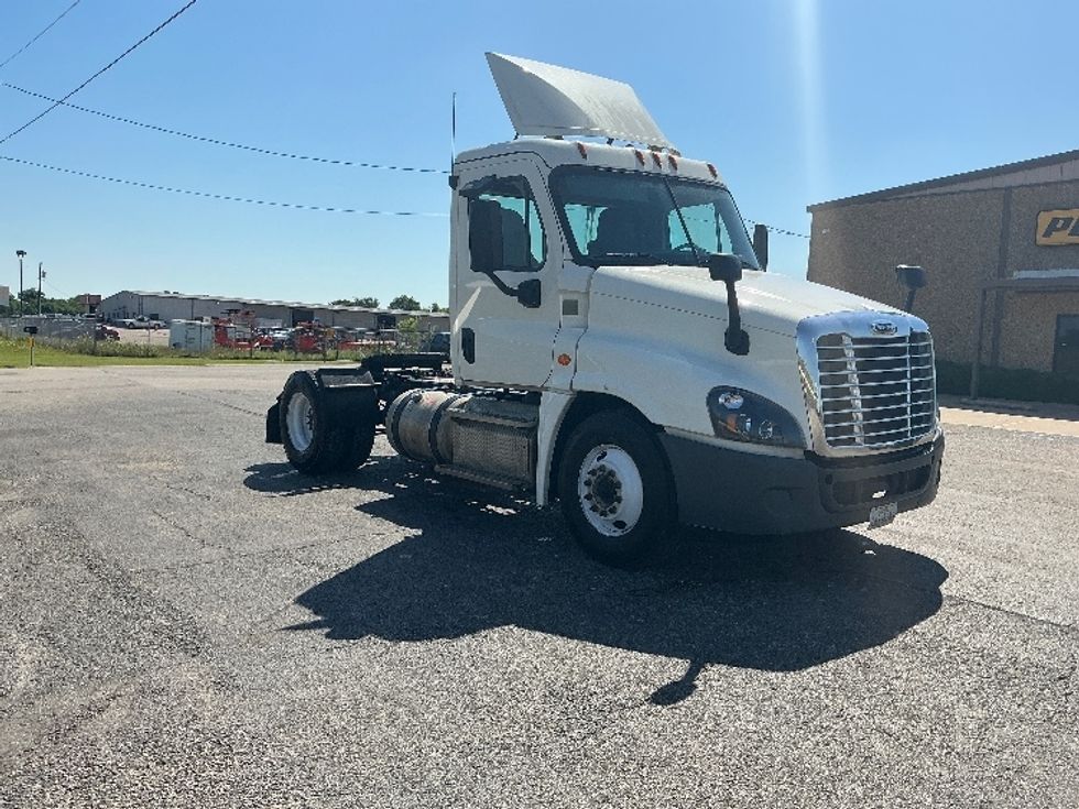 Day Cab Tractor-Heavy Duty Tractors-Freightliner-2019-Cascadia 12542ST-Dallas-TX-425,520\n\t\tmiles-$ 25,500 - Image 1