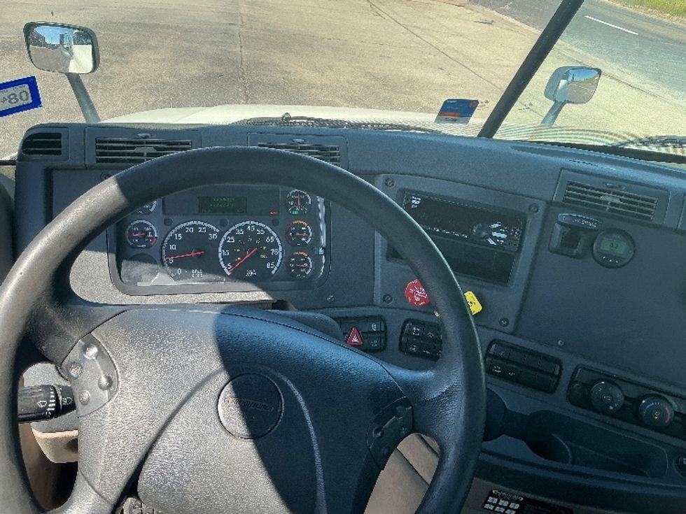 Day Cab Tractor-Heavy Duty Tractors-Freightliner-2019-Cascadia 12542ST-Dallas-TX-425,520\n\t\tmiles-$ 25,500 - Image 11