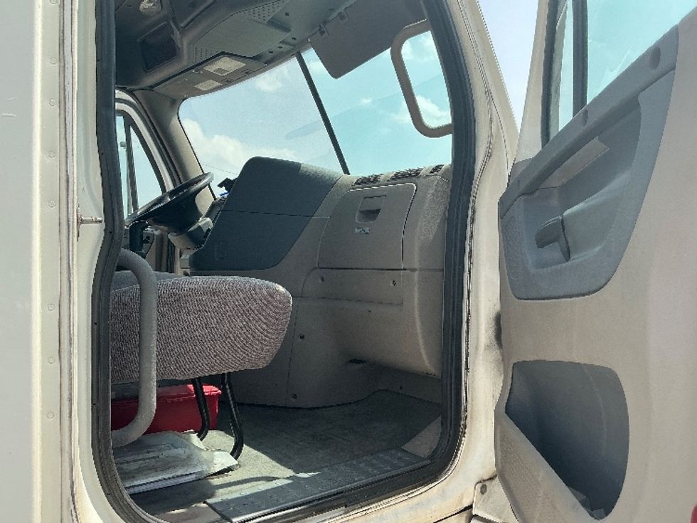 Day Cab Tractor-Heavy Duty Tractors-Freightliner-2019-Cascadia 12542ST-Dallas-TX-425,520\n\t\tmiles-$ 25,500 - Image 12