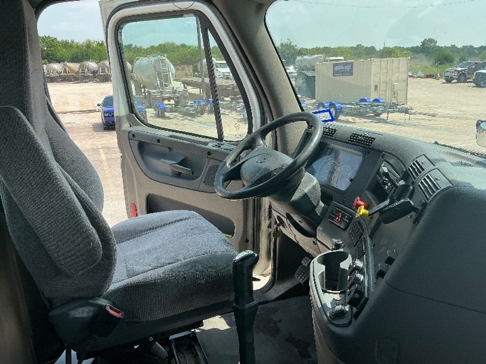 Day Cab Tractor-Heavy Duty Tractors-Freightliner-2019-Cascadia 12542ST-Dallas-TX-425,520\n\t\tmiles-$ 25,500 - Image 14