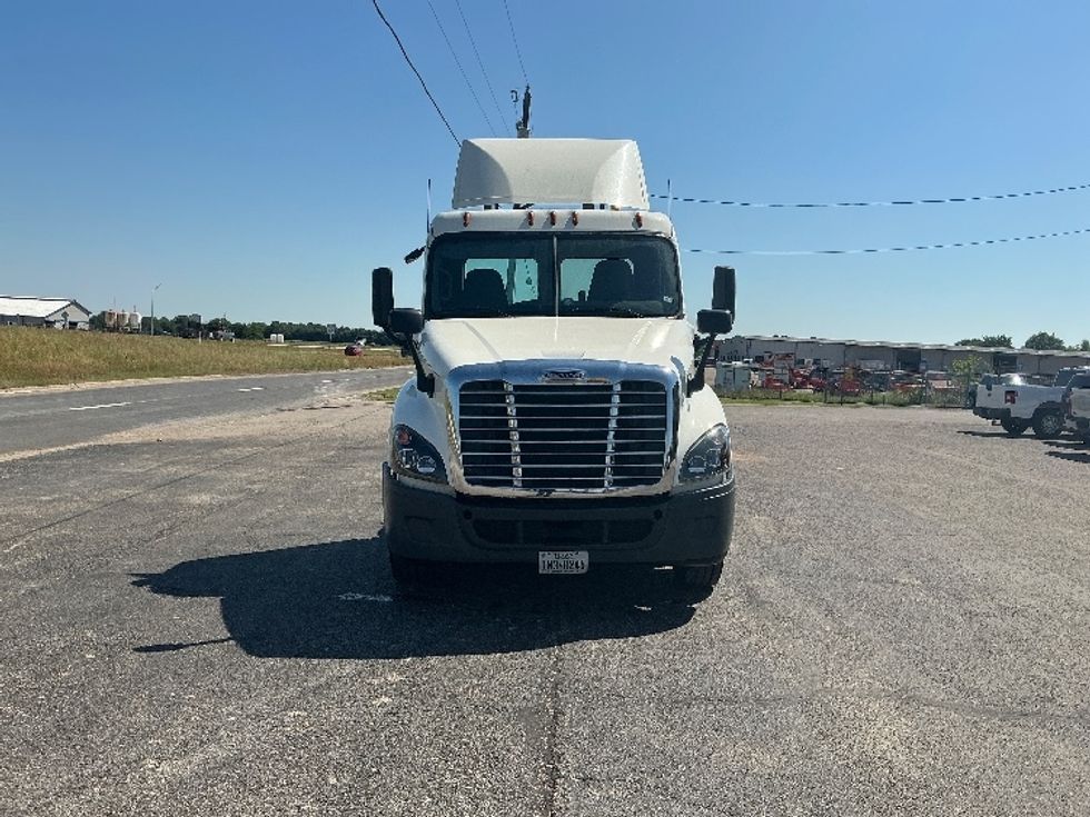 Day Cab Tractor-Heavy Duty Tractors-Freightliner-2019-Cascadia 12542ST-Dallas-TX-425,520\n\t\tmiles-$ 25,500 - Image 2
