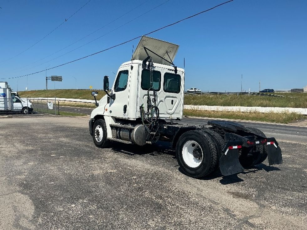 Day Cab Tractor-Heavy Duty Tractors-Freightliner-2019-Cascadia 12542ST-Dallas-TX-425,520\n\t\tmiles-$ 25,500 - Image 5