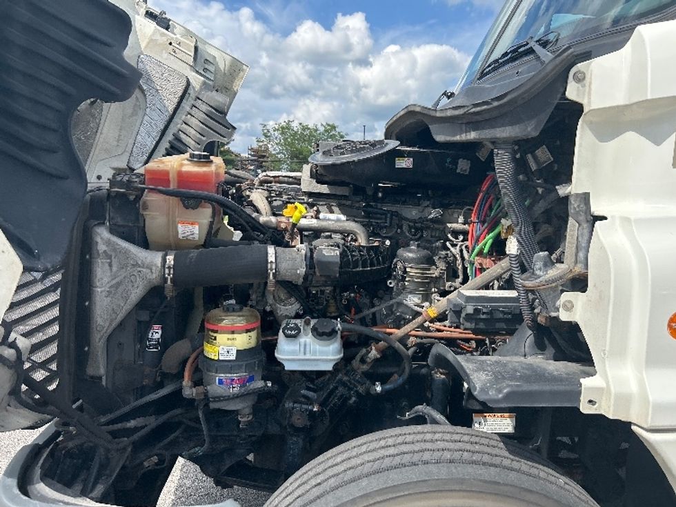 Day Cab Tractor-Heavy Duty Tractors-Freightliner-2019-Cascadia 12542ST-Davenport-IA-740,237\n\t\tmiles-$ 21,500 - Image 16