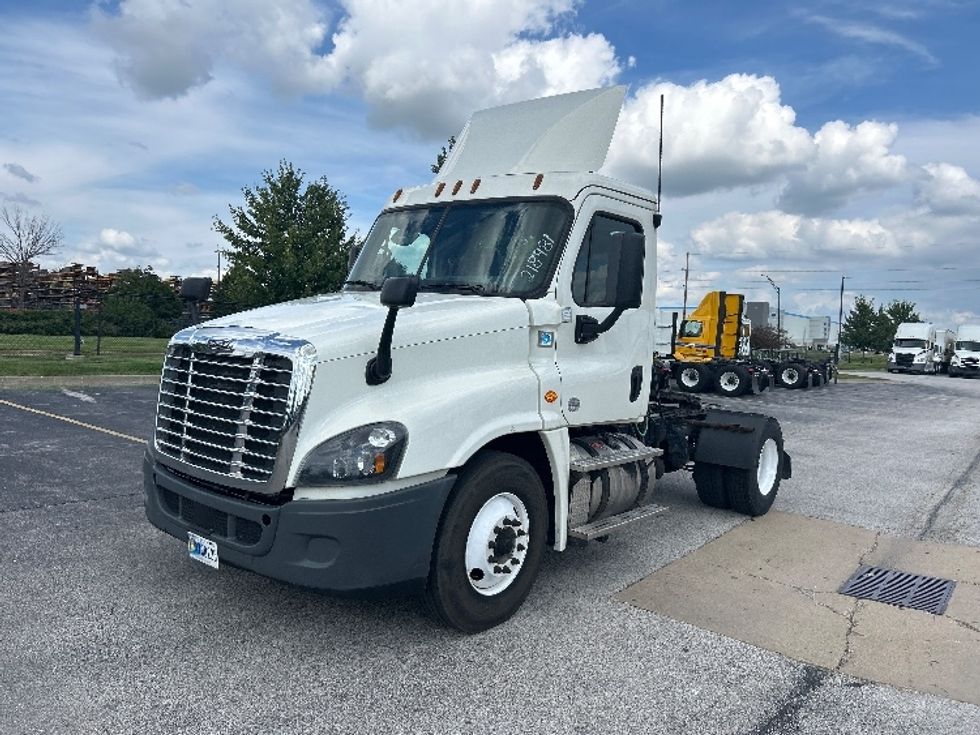 Day Cab Tractor-Heavy Duty Tractors-Freightliner-2019-Cascadia 12542ST-Davenport-IA-740,237\n\t\tmiles-$ 21,500 - Image 3