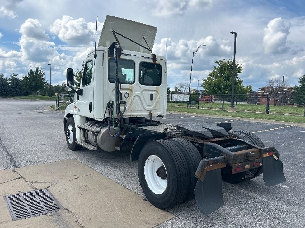 Day Cab Tractor-Heavy Duty Tractors-Freightliner-2019-Cascadia 12542ST-Davenport-IA-740,237\n\t\tmiles-$ 21,500 - Image 5