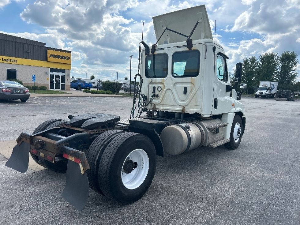 Day Cab Tractor-Heavy Duty Tractors-Freightliner-2019-Cascadia 12542ST-Davenport-IA-740,237\n\t\tmiles-$ 21,500 - Image 7