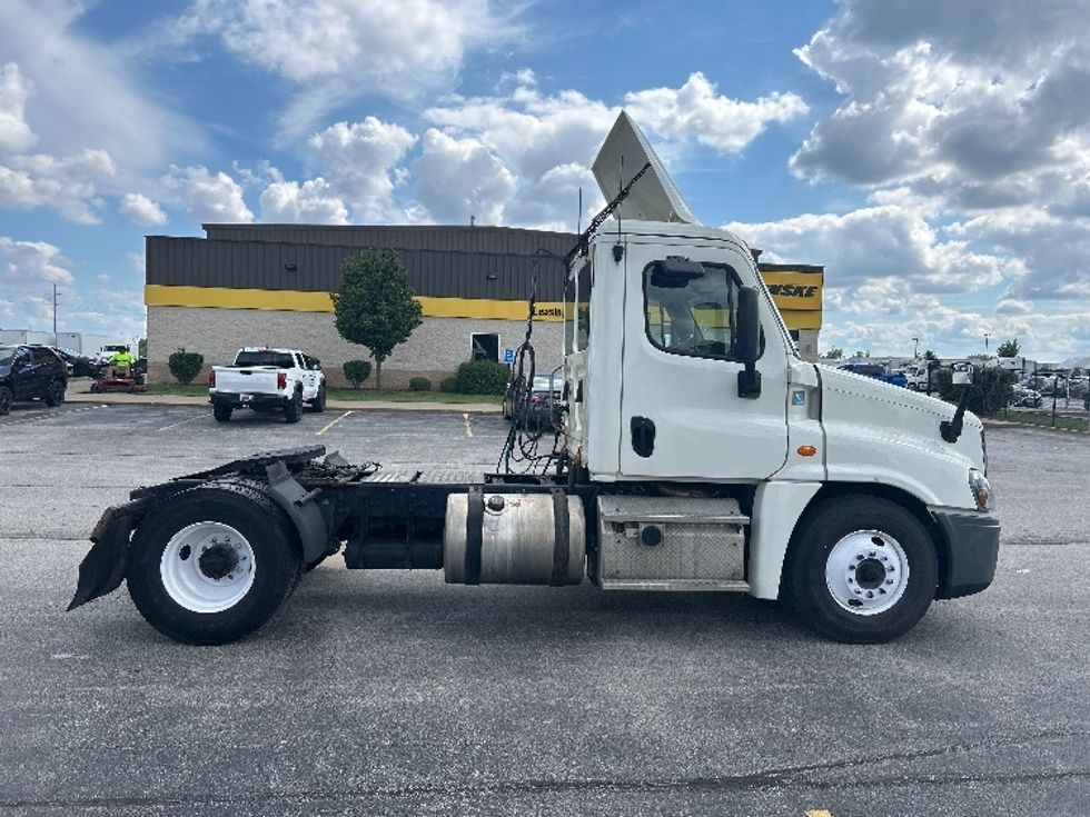Day Cab Tractor-Heavy Duty Tractors-Freightliner-2019-Cascadia 12542ST-Davenport-IA-740,237\n\t\tmiles-$ 21,500 - Image 8