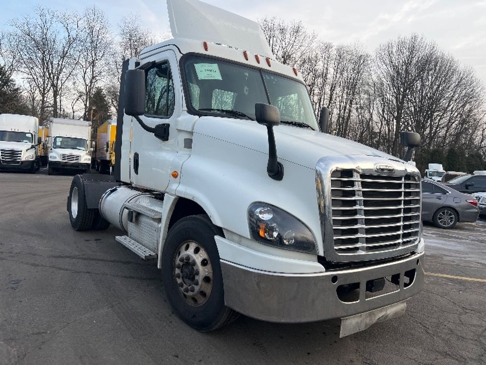 Day Cab Tractor-Heavy Duty Tractors-Freightliner-2019-Cascadia 12542ST-Dayton-NJ-282,425\n\t\tmiles-$ 41,500 - Image 1