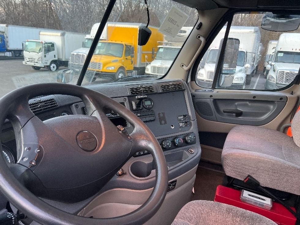 Day Cab Tractor-Heavy Duty Tractors-Freightliner-2019-Cascadia 12542ST-Dayton-NJ-282,425\n\t\tmiles-$ 41,500 - Image 10