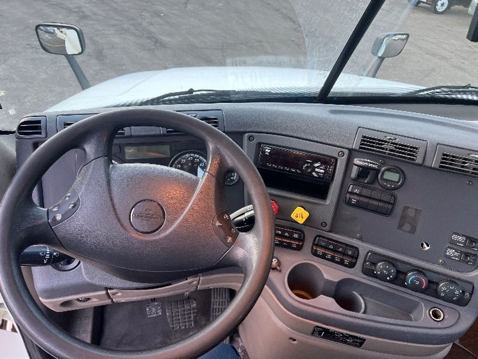 Day Cab Tractor-Heavy Duty Tractors-Freightliner-2019-Cascadia 12542ST-Dayton-NJ-282,425\n\t\tmiles-$ 41,500 - Image 11