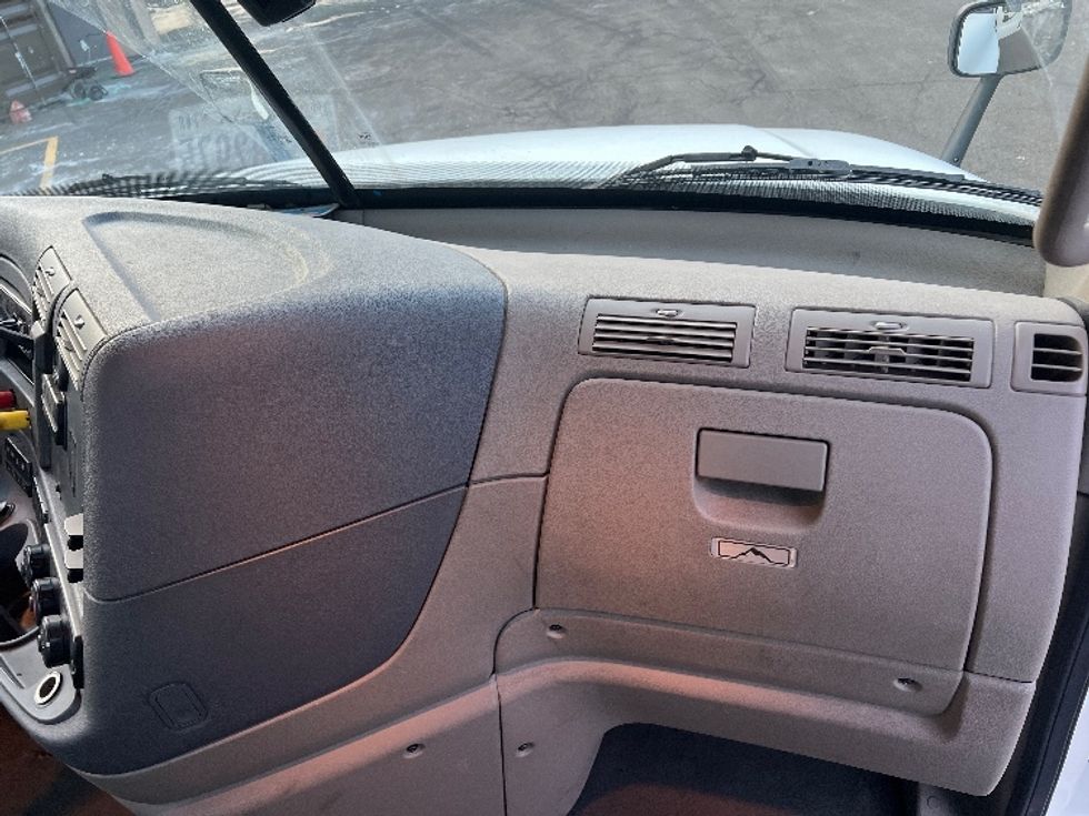 Day Cab Tractor-Heavy Duty Tractors-Freightliner-2019-Cascadia 12542ST-Dayton-NJ-282,425\n\t\tmiles-$ 41,500 - Image 13