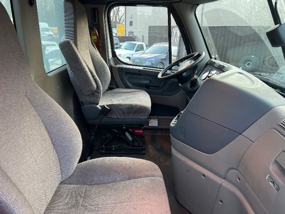 Day Cab Tractor-Heavy Duty Tractors-Freightliner-2019-Cascadia 12542ST-Dayton-NJ-282,425\n\t\tmiles-$ 41,500 - Image 14