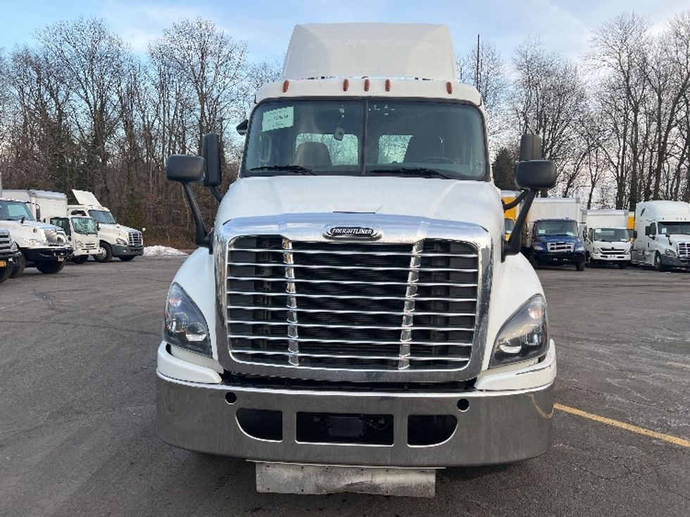Day Cab Tractor-Heavy Duty Tractors-Freightliner-2019-Cascadia 12542ST-Dayton-NJ-282,425\n\t\tmiles-$ 41,500 - Image 2
