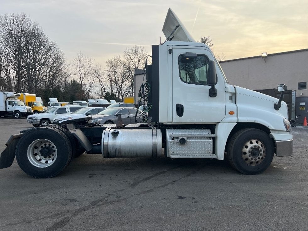 Day Cab Tractor-Heavy Duty Tractors-Freightliner-2019-Cascadia 12542ST-Dayton-NJ-282,425\n\t\tmiles-$ 41,500 - Image 8