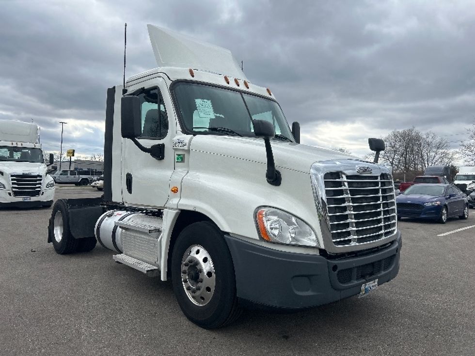 Day Cab Tractor-Heavy Duty Tractors-Freightliner-2019-Cascadia 12542ST-Dayton-OH-392,657\n\t\tmiles-$ 27,500 - Image 1