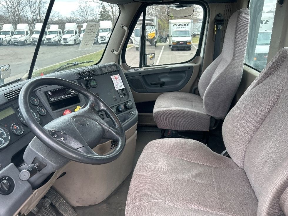 Day Cab Tractor-Heavy Duty Tractors-Freightliner-2019-Cascadia 12542ST-Dayton-OH-392,657\n\t\tmiles-$ 27,500 - Image 10