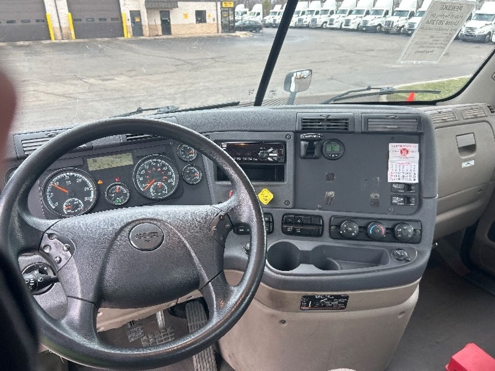 Day Cab Tractor-Heavy Duty Tractors-Freightliner-2019-Cascadia 12542ST-Dayton-OH-392,657\n\t\tmiles-$ 27,500 - Image 11