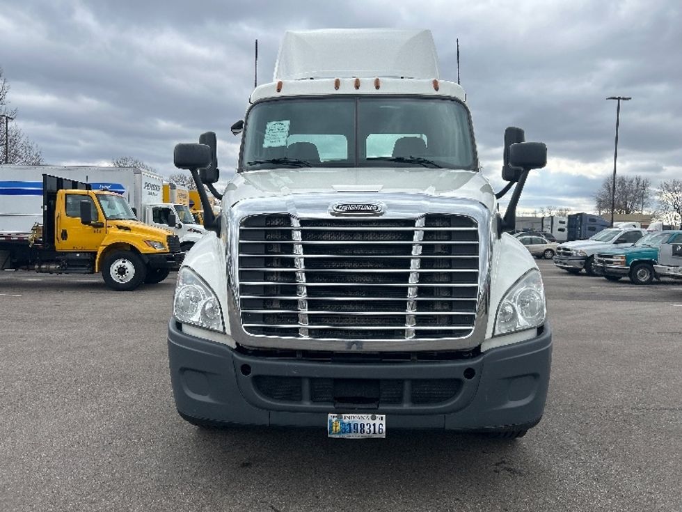 Day Cab Tractor-Heavy Duty Tractors-Freightliner-2019-Cascadia 12542ST-Dayton-OH-392,657\n\t\tmiles-$ 27,500 - Image 2