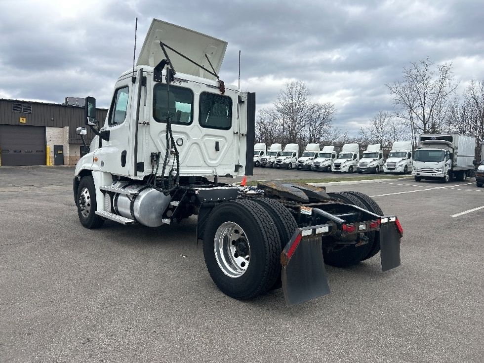 Day Cab Tractor-Heavy Duty Tractors-Freightliner-2019-Cascadia 12542ST-Dayton-OH-392,657\n\t\tmiles-$ 27,500 - Image 5