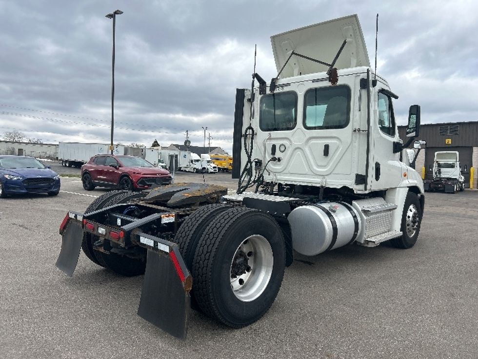 Day Cab Tractor-Heavy Duty Tractors-Freightliner-2019-Cascadia 12542ST-Dayton-OH-392,657\n\t\tmiles-$ 27,500 - Image 7
