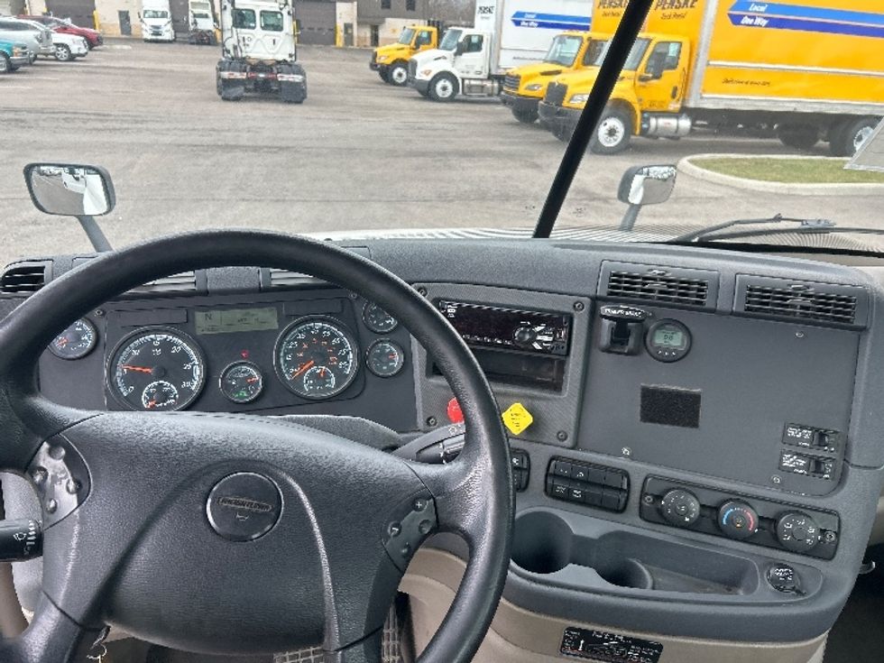 Day Cab Tractor-Heavy Duty Tractors-Freightliner-2019-Cascadia 12542ST-Dayton-OH-438,653\n\t\tmiles-$ 25,500 - Image 11
