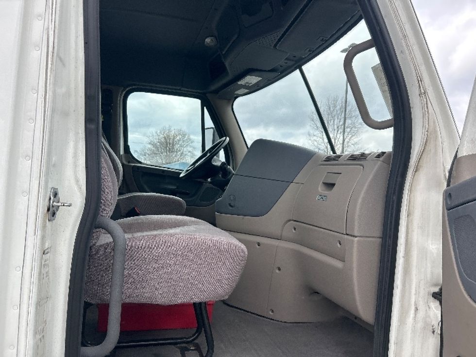 Day Cab Tractor-Heavy Duty Tractors-Freightliner-2019-Cascadia 12542ST-Dayton-OH-438,653\n\t\tmiles-$ 25,500 - Image 12