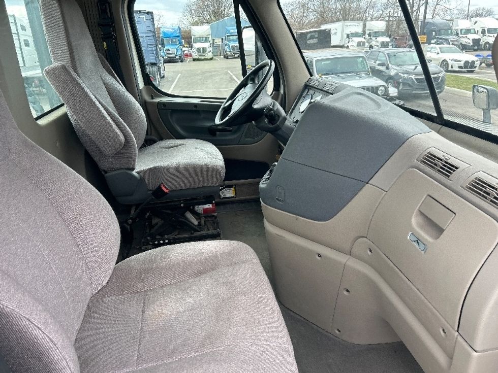 Day Cab Tractor-Heavy Duty Tractors-Freightliner-2019-Cascadia 12542ST-Dayton-OH-438,653\n\t\tmiles-$ 25,500 - Image 14