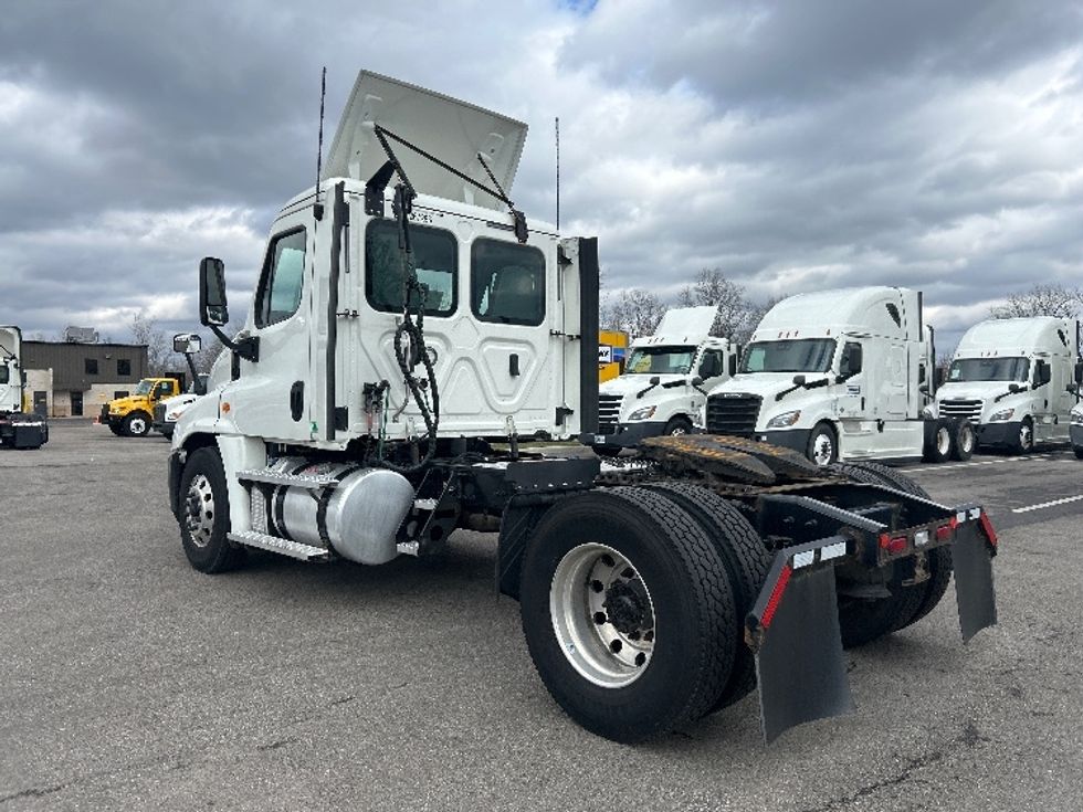 Day Cab Tractor-Heavy Duty Tractors-Freightliner-2019-Cascadia 12542ST-Dayton-OH-438,653\n\t\tmiles-$ 25,500 - Image 5