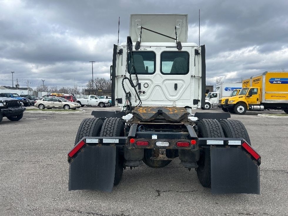 Day Cab Tractor-Heavy Duty Tractors-Freightliner-2019-Cascadia 12542ST-Dayton-OH-438,653\n\t\tmiles-$ 25,500 - Image 6