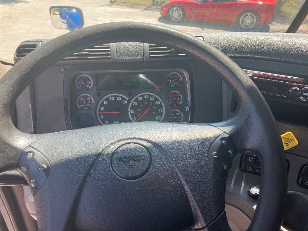 Day Cab Tractor-Heavy Duty Tractors-Freightliner-2019-Cascadia 12542ST-Daytona Beach-FL-408,110\n\t\tmiles-$ 28,000 - Image 11