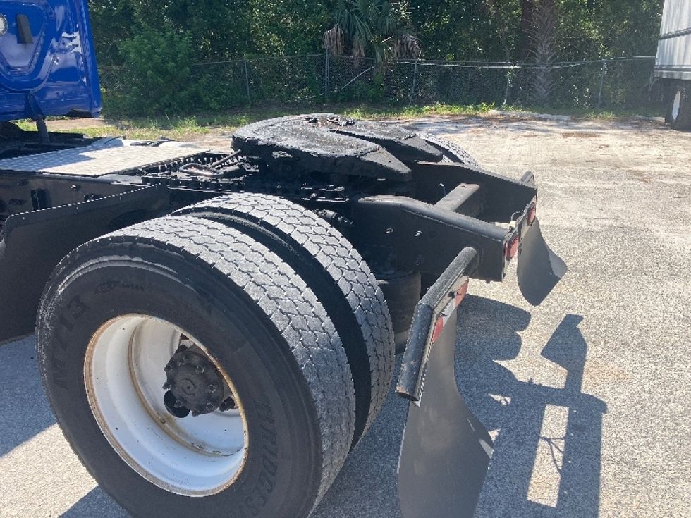 Day Cab Tractor-Heavy Duty Tractors-Freightliner-2019-Cascadia 12542ST-Daytona Beach-FL-408,110\n\t\tmiles-$ 28,000 - Image 17