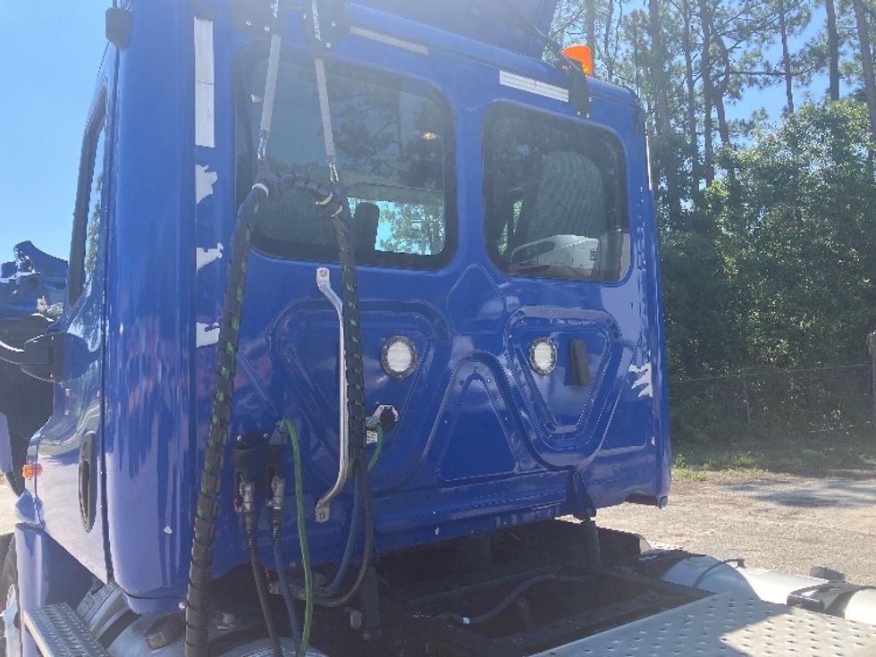 Day Cab Tractor-Heavy Duty Tractors-Freightliner-2019-Cascadia 12542ST-Daytona Beach-FL-408,110\n\t\tmiles-$ 28,000 - Image 19