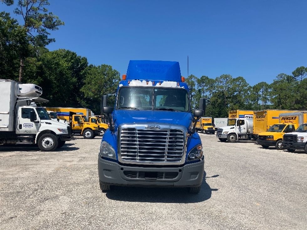 Day Cab Tractor-Heavy Duty Tractors-Freightliner-2019-Cascadia 12542ST-Daytona Beach-FL-408,110\n\t\tmiles-$ 28,000 - Image 2