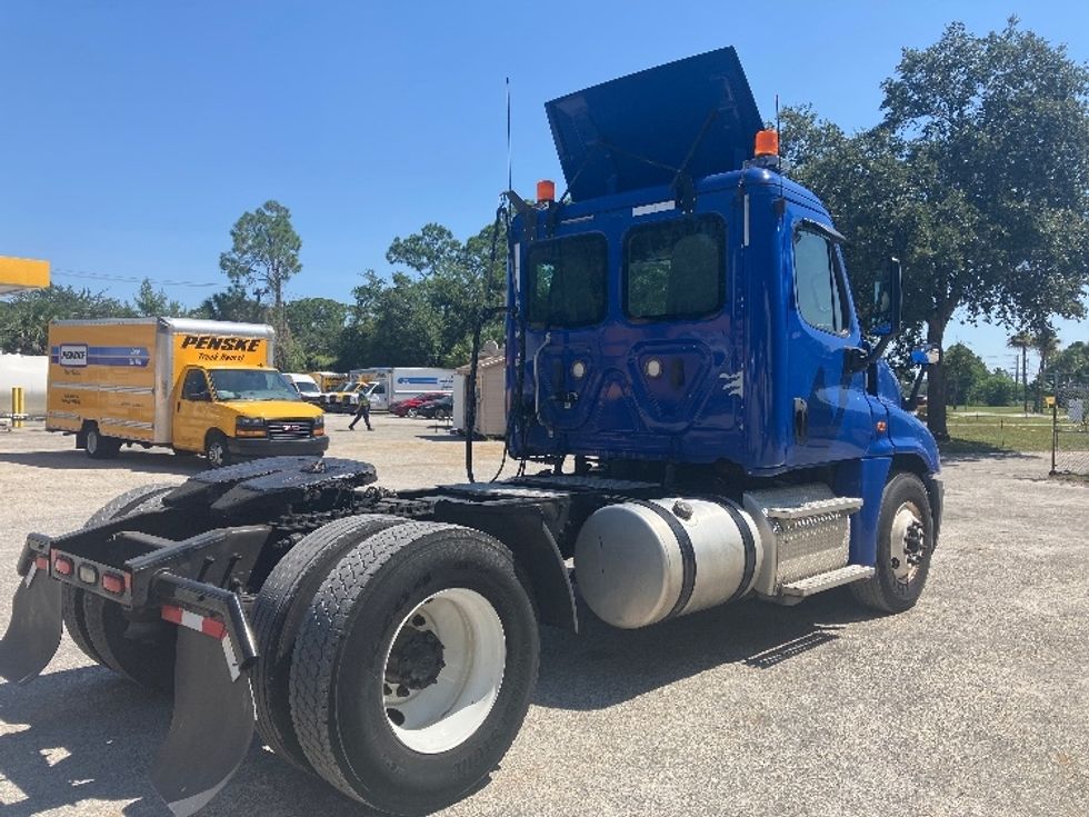 Day Cab Tractor-Heavy Duty Tractors-Freightliner-2019-Cascadia 12542ST-Daytona Beach-FL-408,110\n\t\tmiles-$ 28,000 - Image 7