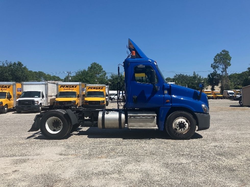 Day Cab Tractor-Heavy Duty Tractors-Freightliner-2019-Cascadia 12542ST-Daytona Beach-FL-408,110\n\t\tmiles-$ 28,000 - Image 8