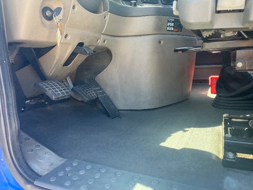 Day Cab Tractor-Heavy Duty Tractors-Freightliner-2019-Cascadia 12542ST-Daytona Beach-FL-408,110\n\t\tmiles-$ 28,000 - Image 9