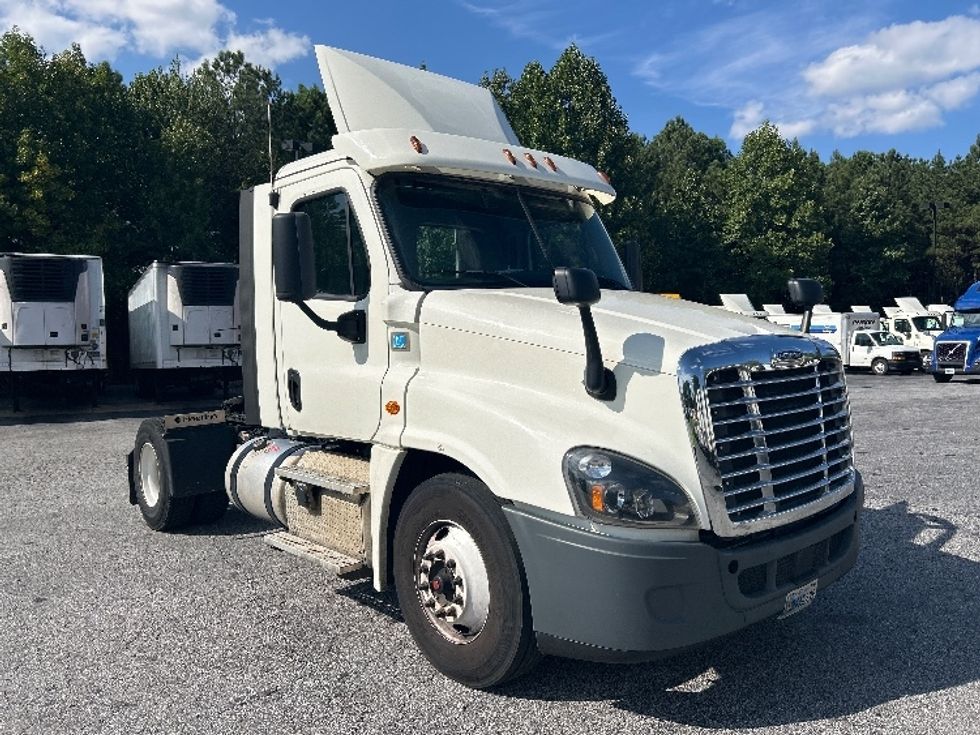 Day Cab Tractor-Heavy Duty Tractors-Freightliner-2019-Cascadia 12542ST-Duluth-GA-300,109\n\t\tmiles-$ 40,750 - Image 1