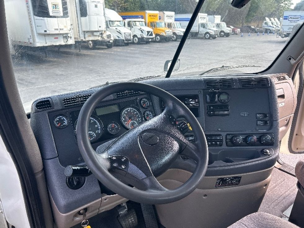 Day Cab Tractor-Heavy Duty Tractors-Freightliner-2019-Cascadia 12542ST-Duluth-GA-300,109\n\t\tmiles-$ 40,750 - Image 10