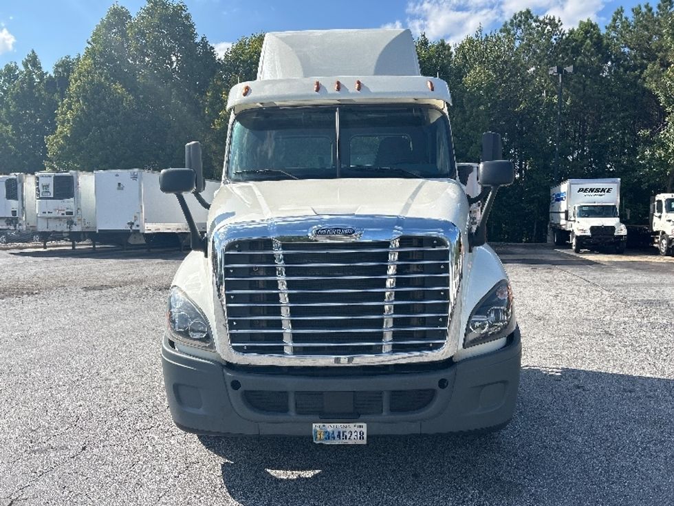 Day Cab Tractor-Heavy Duty Tractors-Freightliner-2019-Cascadia 12542ST-Duluth-GA-300,109\n\t\tmiles-$ 40,750 - Image 2