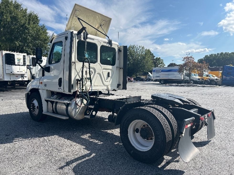 Day Cab Tractor-Heavy Duty Tractors-Freightliner-2019-Cascadia 12542ST-Duluth-GA-300,109\n\t\tmiles-$ 40,750 - Image 5